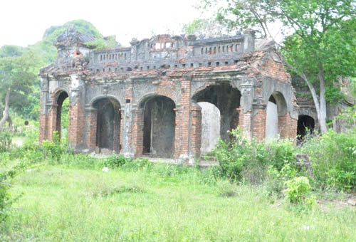 The degraded Khue Bac communal village house