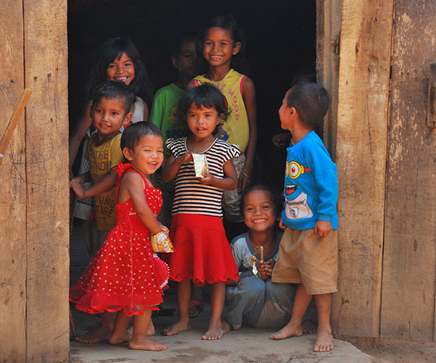 Nụ cười hồn nhiên của những đứa trẻ Bana ở làng du lịch sinh thái Kon Ktu, xã Đắk Rơ Wa, thành phố Kon Tum, tỉnh Kon Tum.
