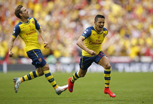  Bàn thắng của Sanchez (phải) gần như đánh tan hy vọng của Aston Villa. Ảnh: Reuters.