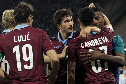 Niềm vui của các cầu thủ Lazio khi ghi bàn vào lưới Napoli - Ảnh: Reuters