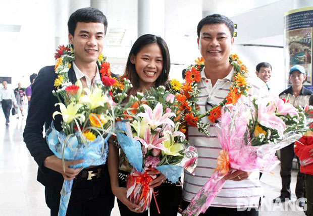 Thành Ngưng (trái), Thanh Phúc (giữa) cùng HLV Trần Anh Hiệp có nhiều hy vọng giành chiến thắng tại SEA Games 28 trong nội dung đi bộ 20km nam và nữ. 