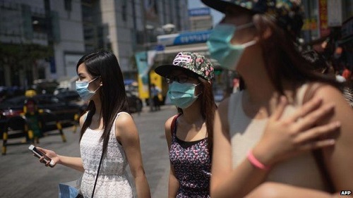 Growing numbers of people have taken to wearing masks in Seoul