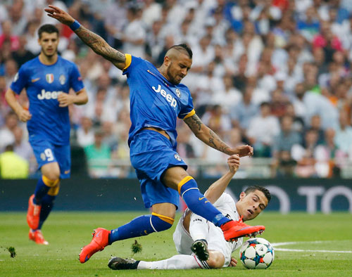 Juventus (áo xanh) đi đến trận chung kết bằng sức mạnh ý chí và lối chơi giàu tính chiến thuật.