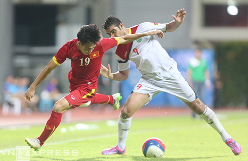 Lợi thế về thể hình không giúp các cầu thủ U23 Timor Leste ngăn cản chiến thắng của U23 Việt Nam. Ảnh: Đức Đồng.