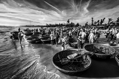 Overall view of the fish market at 5am