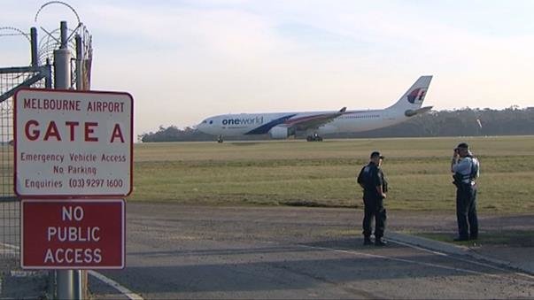 Chiếc Airbus A300 sau khi hạ cánh an toàn - Ảnh: 9News