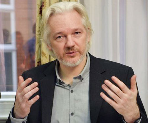 Julian Assange vẫn bác bỏ mọi cáo buộc chống lại mình.  		        Ảnh: Reuters