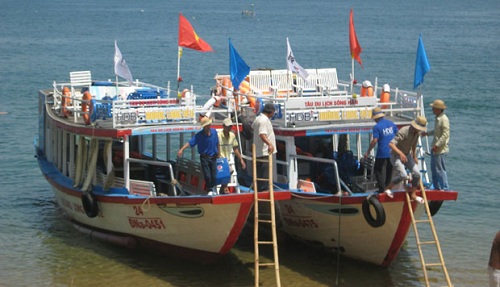 Tourist boats on the river