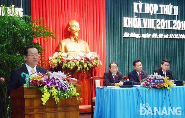 Chủ tịch Ủy ban MTTQ Việt Nam thành phố Đà Nẵng Nguyễn Mạnh Hùng phát biểu tại kỳ họp HĐND lần thứ 11, khóa VIII. 