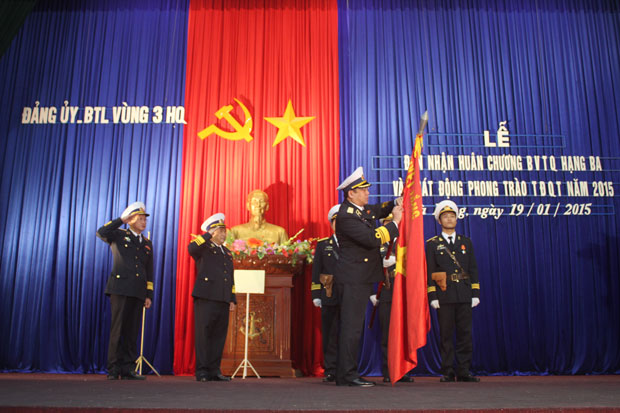 Vùng 3 Hải quân đón nhận Huân chương Bảo vệ Tổ quốc.