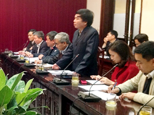 Ông Trần Văn Lục (đứng) - nguyên Giám đốc RPMU, một trong số những quan chức đường sắt bị truy tố - phát biểu trong một cuộc họp tại Bộ Giao thông Vận tải - Ảnh: Báo Giao thông Vận tải