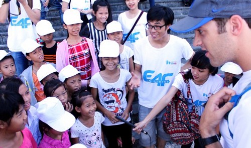 Children practice English by talking to tourists at the tomb of Emperor Khai Dinh in Hue. Tuoi Tre