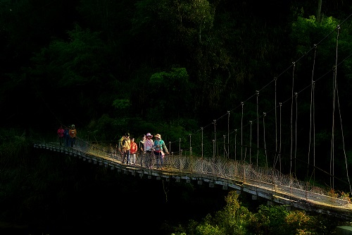  ‘Den Truong’ (On the Way to School)