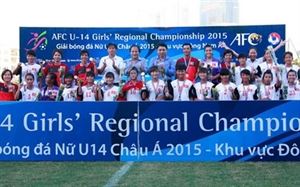 Vietnam players and coaches pose with their trophy and medals after winning the Asian Football Confederation U14 Girls' Regional Championship for Southeast Asian zone (Photo vff.org.vn)