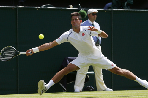 Djokovic trong trận đấu với Kohlschreiber. Ảnh: Reuters