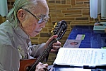 Khoảnh khắc đời thường của cố nhạc sĩ Phan Huỳnh Điểu