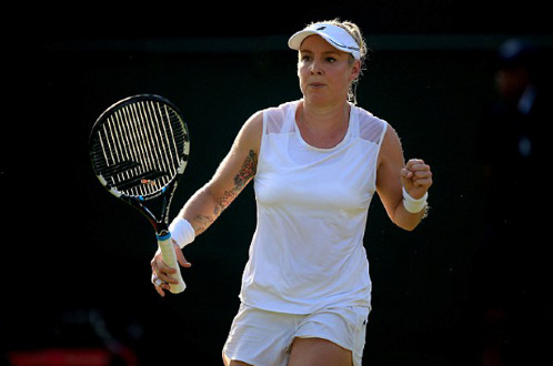 Mattek-Sands ăn mừng chiến thắng trước Ivanovic. Ảnh: Reuters