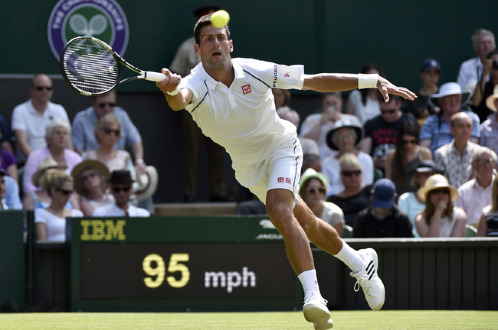 Djokovic trong trận đấu với Jarkko Nieminen. Ảnh: Reuters