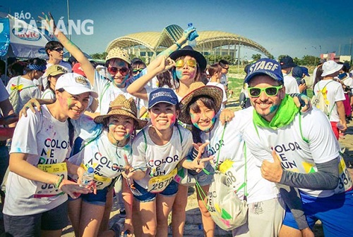 Many foreign visitors participated in the ‘2015 Color Me Run’
