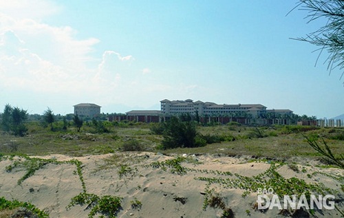  The vacant construction site of a delayed project 