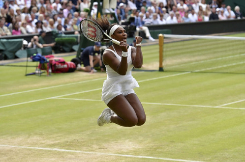 Serena ăn mừng chiến thắng trước Azarenka. Ảnh: Reuters