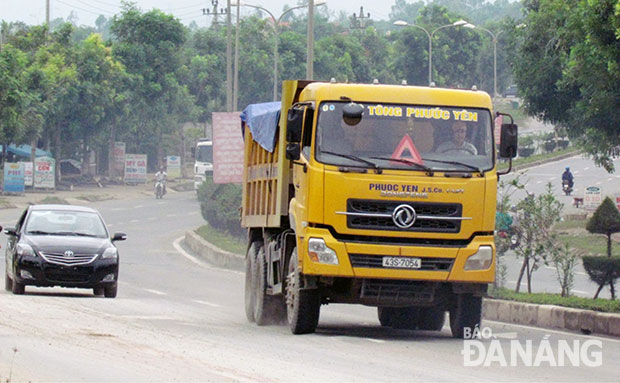 Những chiếc xe Dongfeng (sản xuất trước 2012) có thùng xe được thiết kế vượt khá xa so với tải trọng công bố. 