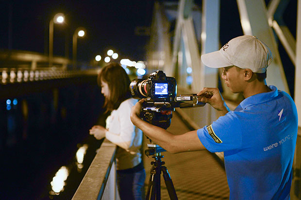  Nhóm làm phim Lê Hoàng Nam đang thực hiện cảnh quay cho phim ngắn 