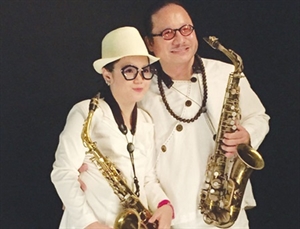 Saxophonist Tran Manh Tuan and his daughter An Tran, also a saxophonist, will perform at the ASEAN One music festival in Chiang Mai, Thailand on Saturday (Photo courtesy of Tran Manh Tuan)