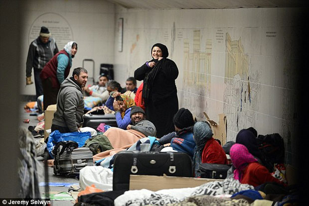 Người di cư Rumani, không nhà, trú trong một đường hầm ở Park Lane, trung tâm London.