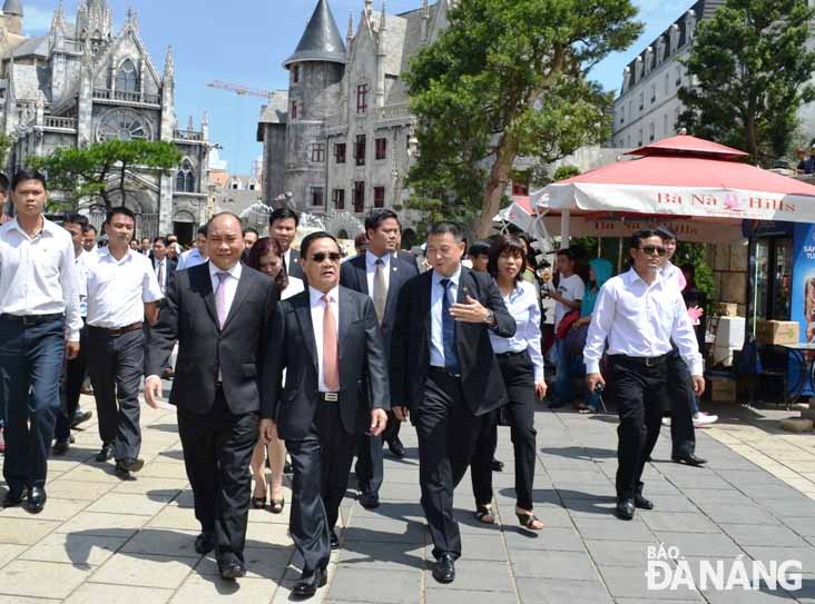 Thủ tướng CHDCND Lào Thong-xinh Thăm-ma-vông thăm khu du lịch Bà Nà Hills