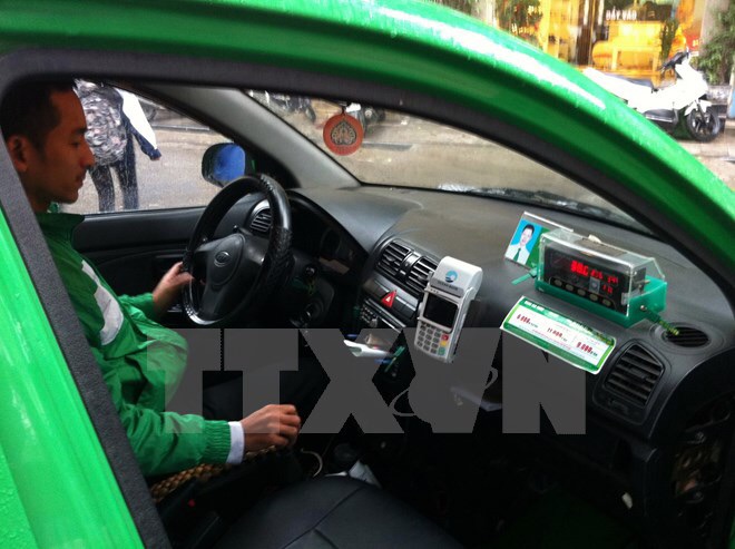 Từ ngày 15-7, dữ liệu hành trình trên xe taxi sẽ được tuyền về Tổng cục Đường bộ Việt Nam. (Ảnh: Hoàng Hùng/TTXVN)