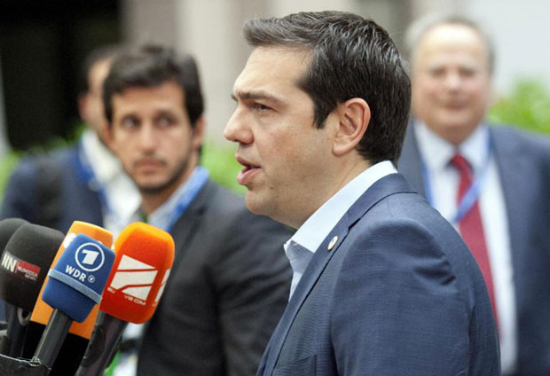 Thủ tướng Hy Lạp Alexis Tsipras cuối cùng phải nhượng bộ các chủ nợ.             Ảnh: AP