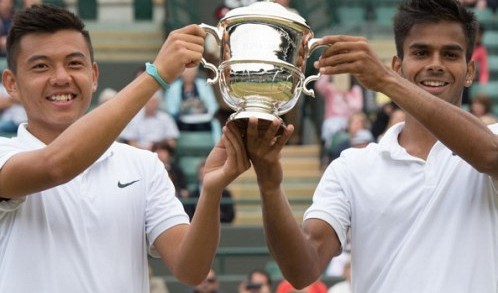 Ly Hoang Nam (L) and Sumit Nagal of India hold their trophy of the boys’ doubles at the Wimbledon championships that took place in London from June 29 to July 12, 2015