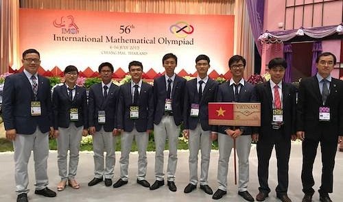 The Vietnamese team at the 2015 International Mathematical Olympiad in Thailand Tuoi Tre