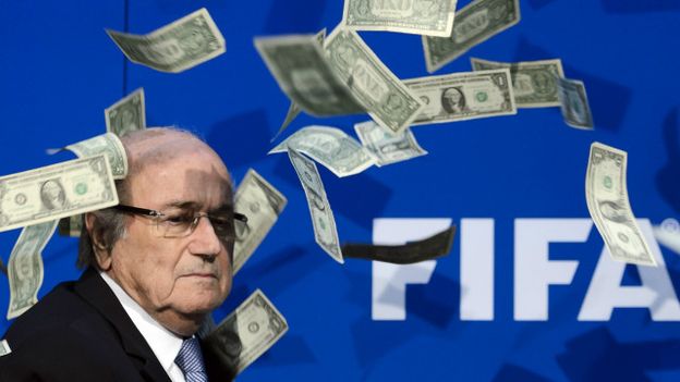 Ông Sepp Blatter đã tuyên bố từ chức hôm 2-6, nhưng hiện vẫn đang nắm quyền điều hành Fifa