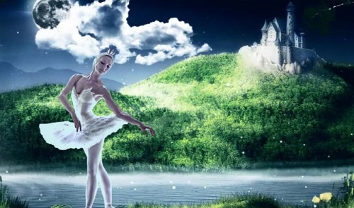 Swan Lake, scheduled to take place on August 1, 2015 in Hanoi, is a harmonious combination between classical moves and modern technology, which results in a ballet with background music, light and illustration in a 3D format. By courtesy of the organizer
