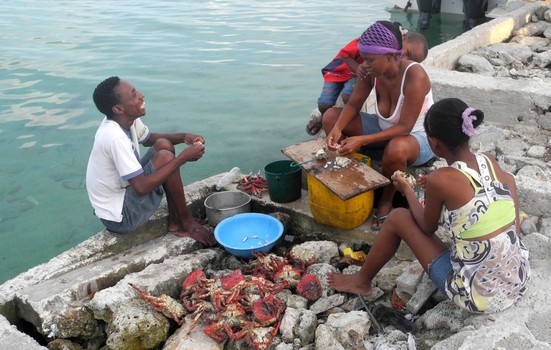 Juvenal Julio, cư dân 66 tuổi, cho biết: “Cuộc sống ở đây khá yên bình và thú vị. Trên đảo không có bạo lực nên không cần cảnh sát. Mọi người đều quen biết nhau