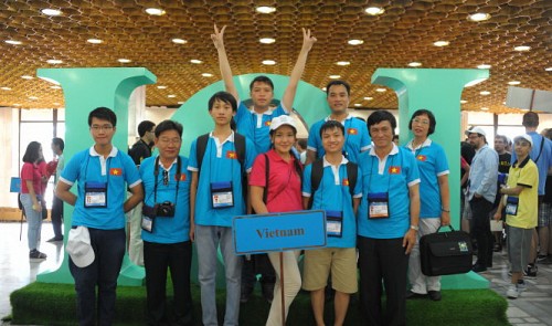 Vietnamese team members pose at the 2015 International Olympiad in Informatics. Tuoi Tre