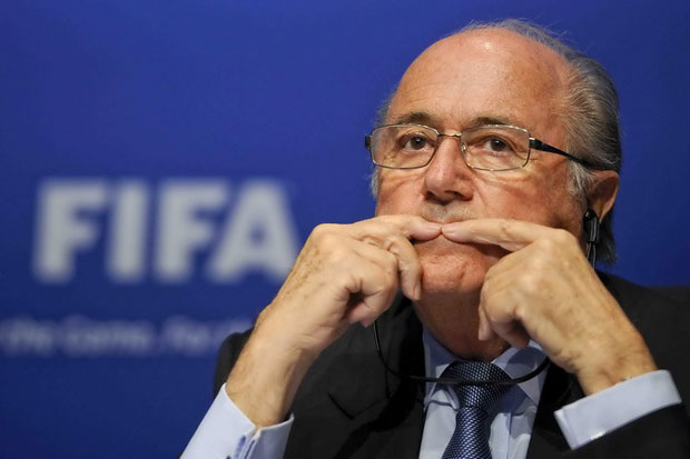 Ông Sepp Blatter chịu nhiều sức ép của dư luận. 			                Ảnh: AFP