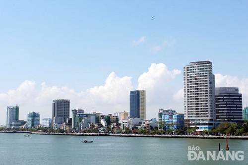 Some local hotels along the bank of Han River