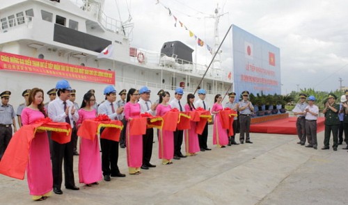 A ceremony for the handover of the Hayato, provided by Japan, took place at the Hong Ha Shipbuilding Plant in Hai Phong on August 5, 2015.