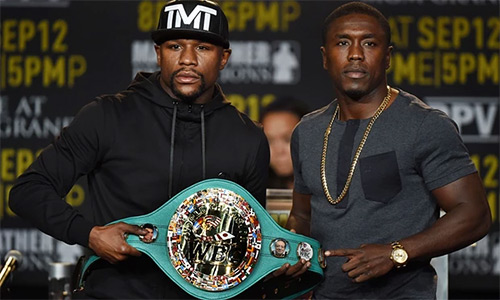 Mayweather chọn đấu với đối thủ mà rất ít người tin đủ khả năng gây bất ngờ thắng anh, Berto. Ảnh: AFP.