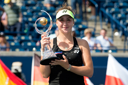 Tay vợt trẻ 18 tuổi người Thụy Sĩ Bencic với chức vô địch Rogers Cup - Ảnh: Reuters