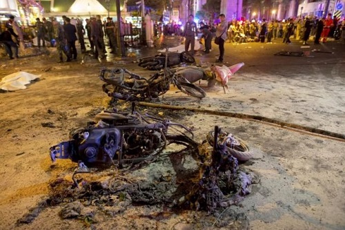 Wreckage of motorcycles are seen as security forces and emergency workers gather at the scene of a blast in central Bangkok August 17, 2015 (Source: Reuters)