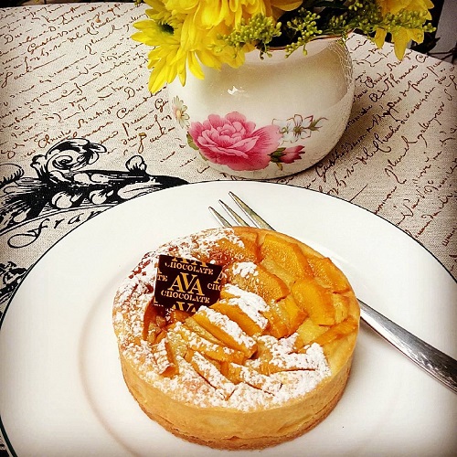 Delicious mango tart cake