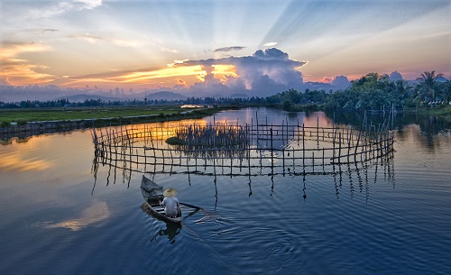    ‘Chieu Tren Song Co Co’ (An afternoon on the Co Co River)