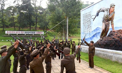 Thanh niên Triều Tiên xung phong nhập ngũ trong bối cảnh căng thẳng gia tăng. Ảnh: KCNA