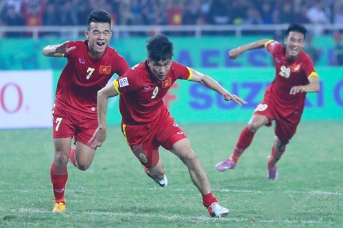 Vietnamese striker receives ASEAN award for best goal 2014 - Da Nang ...