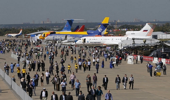 Triển lãm MAKS-2015 hôm qua đã mở cửa đón khách tham quan tại sân bay Zhukovsky, ngoại ô thủ đô của Nga.