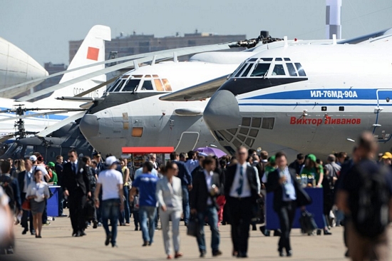 MAKS, được tổ chức 2 năm một lần, là triển lãm hàng không vũ trụ lớn nhất của Nga, và cũng là một trong những triển lãm hàng không lớn nhất thế giới.